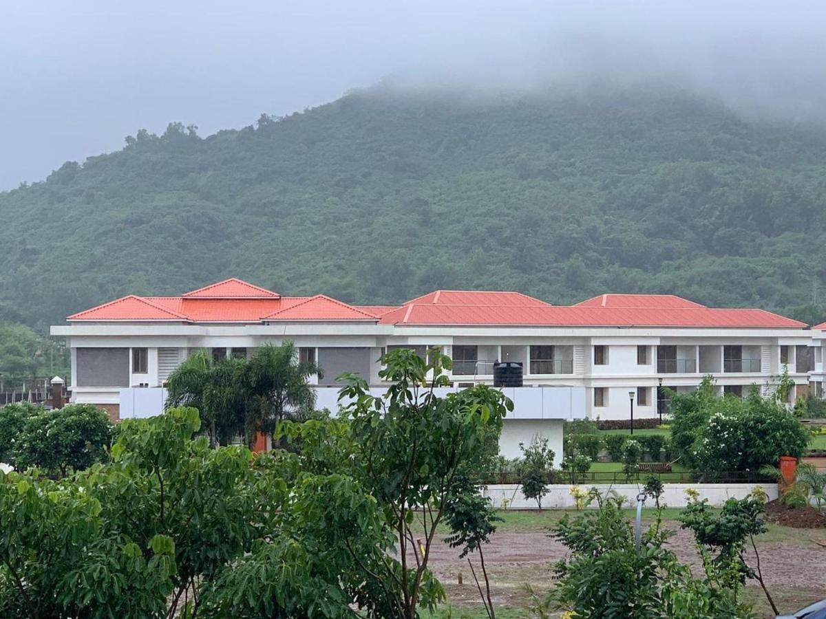 Mizzle Apartment Lonavala Luaran gambar