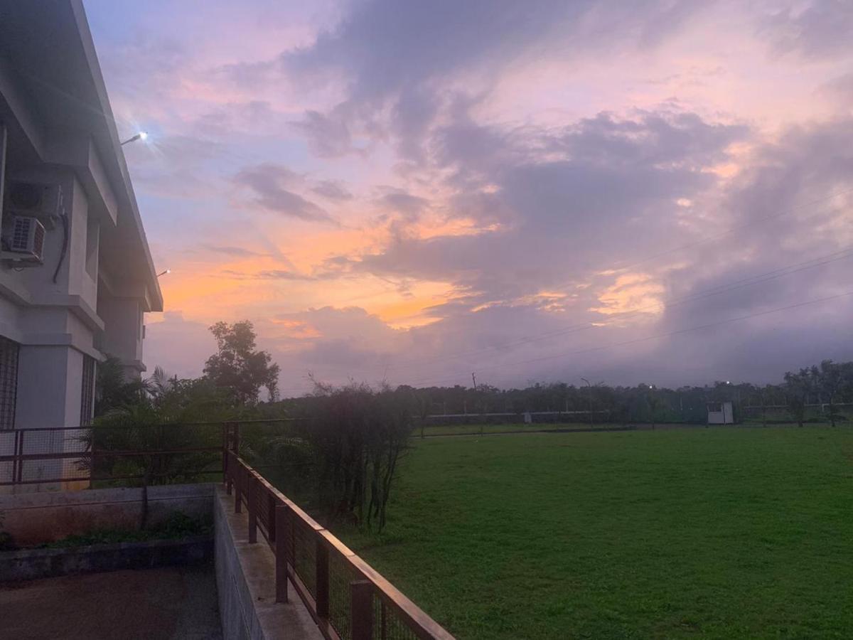 Mizzle Apartment Lonavala Luaran gambar