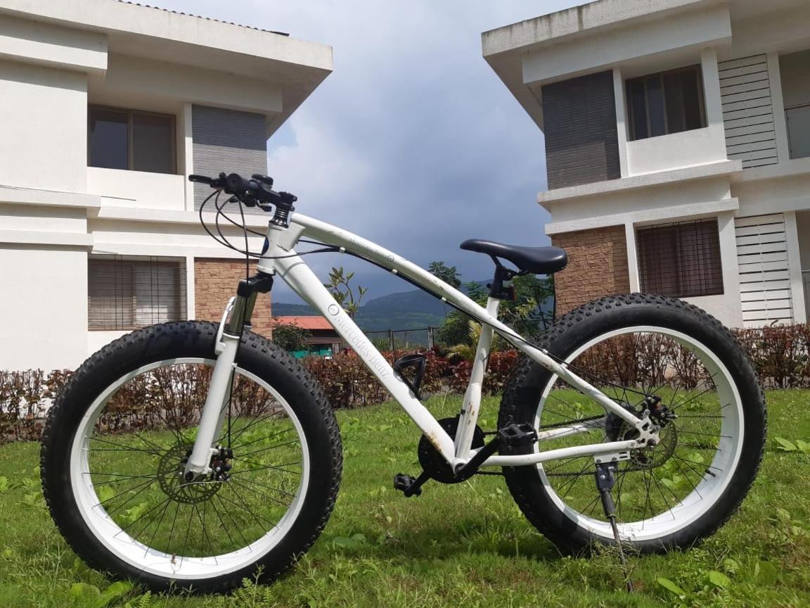 Mizzle Apartment Lonavala Luaran gambar